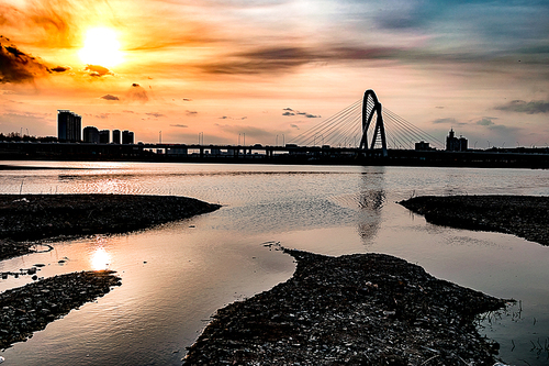 scenery,Jinzhou, Liaoning Province,dawn,No one,The sun,reflex,The sky,The river,lake,The beach,At night,twilight,Travel,Nature,landscape,The bridge,The sea,summertime,The ocean,Comfortable weather,