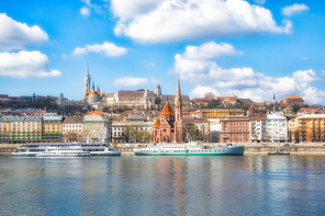 Travel,canon,construction,The city,The church,The river,No one,building,Small town,The sky,outdoors,cityscape,old,The cathedral,Tourism,The bridge,The sea,paladin,eyesight