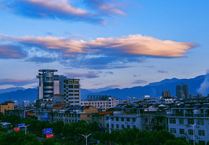 A trace of the wind,construction,The sky,building,No one,Travel,skyline,cityscape,Downtown,outdoors,skyscraper,The city,The office,Sunset,Hyundai,Business,twilight,Small town,Daylight,At night,