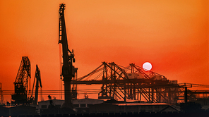 shanghai,Sunrise,documentary,scenery,The city,port,color,capture,marina,Mordor,The sea,ship,Boat,The machine,Transportation Systems,Heavy,silhouette,logistics,dawn,iron and steel