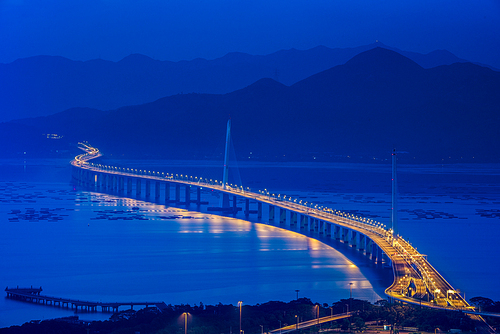 construction,The city,color,shenzhen,Transportation Systems,The sky,Sunset,The sea,At night,The river,twilight,drawbridge,means of transportation,traffic,connect,cityscape,Expressway.
