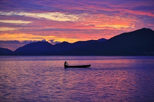 scenery,Travel,lake,Morning,break,color,dream,change,color,No,one,At,night,landscape,The,sea,ship,Kayak,shan,Boat,silhouette,The,ocean,The,sky,Quietly,The,sun.