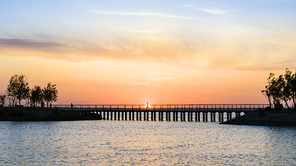 scenery,nikon,color,Sigma,shenyang,wolong,lake,The,sky,The,sea,No,one,marina,The,city,twilight,At,night,construction,landscape,The,sun,light,reflex,outdoors,The,beach.