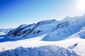 A glimmer of the view of the Swiss mountain of snow-capped mountains.