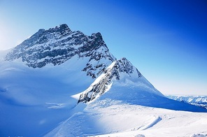 A glimmer of the view of the Swiss mountain of snow-capped mountains.