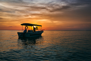 scenery,wide angle,canon,jizhou dao,I'm in charge of the bug cover,Toots are waiting for you,The sun,twilight,The sky,The beach,Travel,At night,Boat,summertime,Calm down,ship,reflex,Tropical,Comfortable weather,Take it easy.