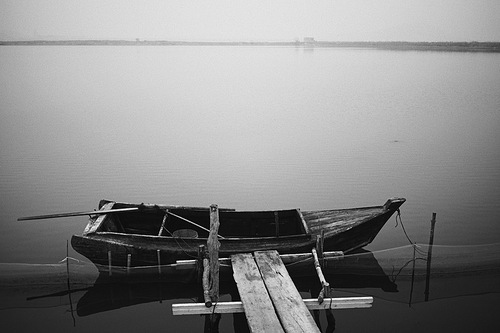scenery,black and white,means of transportation,Transportation Systems,Small boat,Boat,The sea,The ocean,No one,lake,marina,shoreline,Sunset,The beach,dawn,Fisherman,reflex,Travel.