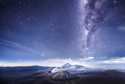starry sky,scenery,milky way,Volcano,Indonesia,Photography Category Photography Team, Jing Tung Photography,JD Scene,Nature,galaxy,Travel,exploration,outdoors,Winter,Sunset,The sun,At night,Outer space,dawn,light,twilight