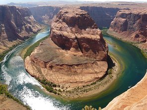 The water,The desert,Of course,Sunshine,Scenery,The river,The sky,color,rock,mountain range,The valley,Geology,sandstone,Nature,sand,reservoir,Far away,dam,Horseshoes,The cliff.