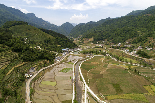 The challenge: Travel on the road,landscape,farmlands,shan,No one,Nature,xiaoshan,The valley,The road,agriculture,rural area,tree,outdoors,summertime,The farm,beautiful sceneries,The sky,waters,Country,The house.