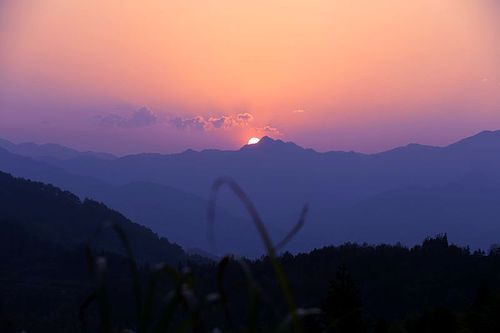 humanities,Life,documentary,Of course,scenery,Travel,canon,At night,fog,The sun,Nature,beautiful sceneries,outdoors,backlight,twilight,Daylight,No one,xiaoshan,The valley.
