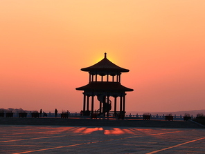 documentary,scenery,capture,twilight,At night,Travel,outdoors,waters,The sky,construction,light,means of transportation,The sun,The sea,Transportation Systems,silhouette,Daylight,The city,The moon,landscape