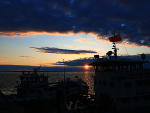 documentary,documentary snapshot,waters,The ocean,ship,dawn,Boat,shoreline,At night,The beach,marina,Sanctuary,No one,Transportation Systems,twilight,means of transportation,The lighthouse,Travel,The sun,