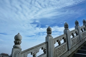 On the Cloud,Travel,No one,Religion,The sky,building,The city,outdoors,old,The church,The arts,Historical Relics,sculpture,high building,Daylight,It's ancient,Tourism,temple,milestone,culture