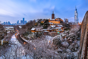 nanjing,scenery,The city,construction,No one,waters,landscape,The sky,outdoors,tree,building,The river,Nature,The bridge,The house,Sunset,Cold,Small town,dawn