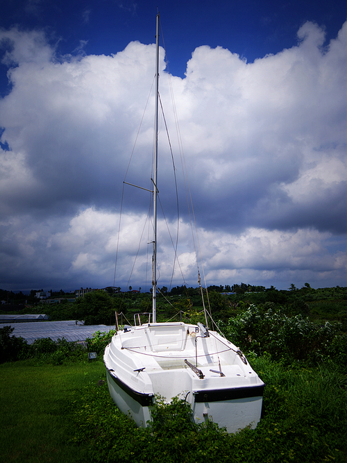 Clouds,Boat,The sky,bender,south korea,jizhou dao,means of transportation,The sea,wind,pastime,Transportation Systems,The ocean,summertime,yacht,The sun,sailboat,outdoors,shoreline,Travel,Nature.