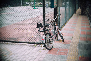 Life,documentary,The city,color,Wheels,road surface,Motorcycle,rivalry,Transportation Systems,means of transportation,outdoors,No one,pastime,The fence,People,sports,rain,traffic,leisure,Let's move.