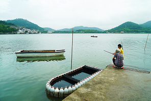 documentary,still life,scenery,Travel,wide angle,street racket,sony,Emotions,xiaoqing,Very simple,The Fat Tower and the Street Photography Phase 23,The river,island,pastime,Tourism,Holiday,People,The beach,The bay,marina