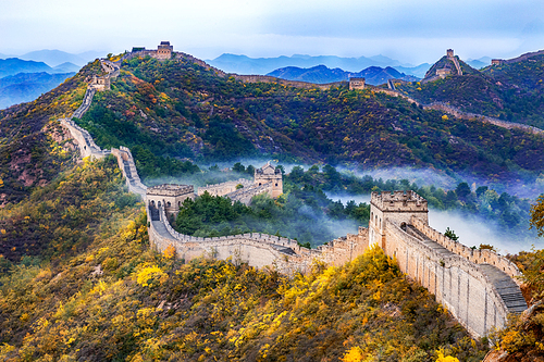 The Great Wall.,Travel.,kim san-ryong,The sky.,beautiful sceneries,Nature.,eyesight,No one.,outdoors,xiaoshan,fall,Tourism,landmark,The valley.,rock,construction,The road.,scenery,ki,Scene.