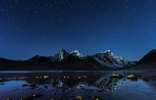Shot at 5000 meters above sea level in Zongze Lake, foreground flashlight flashlight, sheet shooting.