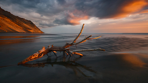 light and shadow,scenery,The sunset.,The beach.,dawn,The sea.,The ocean.,twilight,reflex,shoreline,landscape,The sun.,Travel.,seascape,The sky.,outdoors,Nature.,light,lake