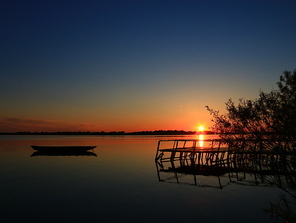 documentary,scenery,color,capture,At night.,The sun.,reflex,No one.,lake,The beach.,The sea.,The sky.,light,landscape,The ocean.,silhouette,Nature.,seascape,The moon.