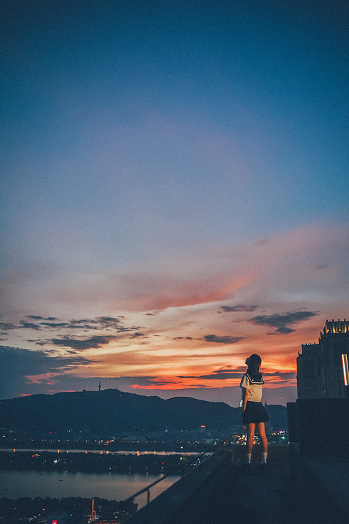 portrait,Hey, girl.,nikon,JK,The sky.,twilight,At night.,landscape,waters,People.,The city.,outdoors,construction,The sun.,The beach.,The sea.,light,Winter.,shan