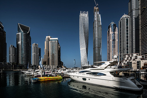 Cayenta, located in the Dubai waterfront area, has a total height of 310 meters and a total of 73 floors. The skyscraper is unique in appearance, and is characterized by a 90-degree twisting and twisting of its buildings. “ The highest and the worst. ” The mansion.