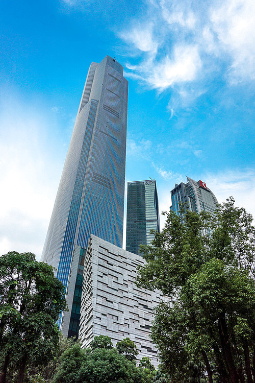 photographed various iconic buildings in Guangzhou.