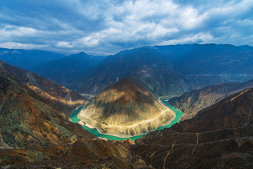 yunnan,meri,scenery,shangri-la,Travel.,jinsha river,the first bay of the yangtze,beautiful sceneries,The sky.,The valley.,lake,rock,Daylight.,Volcano.,The river.,xiaoshan,ki,Snowy.,C. Environment,Tourism