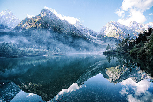 scenery,canon,chengdu,ice,glacier,landscape,waters,Travel.,lake,beautiful sceneries,Winter.,outdoors,Cold.,reflex,Magnificent.,The sky.,Nature.,mountain peak,The valley.,Hiking.