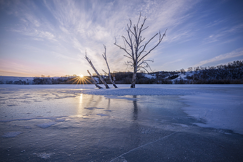 inner mongolia,scenery,Travel.,wide angle,canon,china,color,ulanbu system,xingang,Very simple.,You're in charge of the bug cover.,outdoors,Cold.,The sun.,The beach.,At night.,ice,twilight,Comfortable weather.,lake