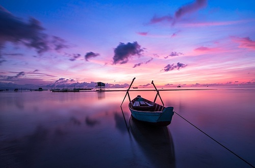 setting sun,shan,tree,The sea.,waterfall,Of course.,scenery,Travel.,color,Boat.,The sun.,The ocean.,No one.,The beach.,landscape,shoreline,ship,seascape,cloud