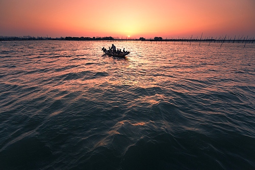 was taken at Yangzhou's Gaohe Lake.