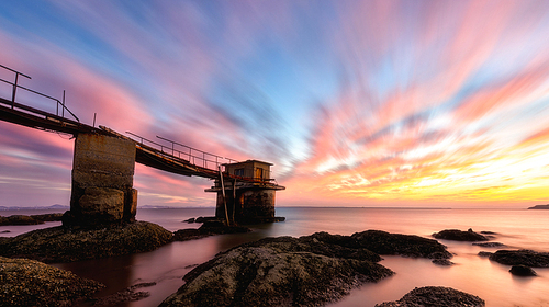 ,sunset clouds,The sea.,No one.,The beach.,The ocean.,The sky.,Travel.,The sun.,twilight,landscape,At night.,seascape,The bridge.,reflex,shoreline,Nature.,lake,light