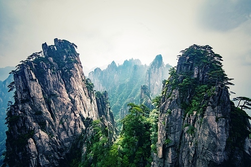 ,shan,scenery,huangshan,color,rock,The sky.,landscape,tree,beautiful sceneries,Mist.,ki,Tourism,summertime,Daylight.,Tall.,fog,The valley.,Hiking.,waters
