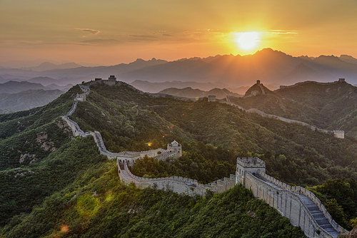 setting sun,scenery,nikon,color,Jinshanling Great Wall,sunset catcher,The sky.,dawn,No one.,outdoors,The sun.,rock,At night.,The valley.,beautiful sceneries,light,fog,xiaoshan,Comfortable weather.,summertime