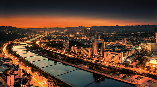 scenery,The city.,Long exposure.,color,Travel.,waters,twilight,Downtown.,The bridge.,The river.,Sunset.,At night.,skyscraper,building,No one.,The sky.,traffic,Lighted.,reflex