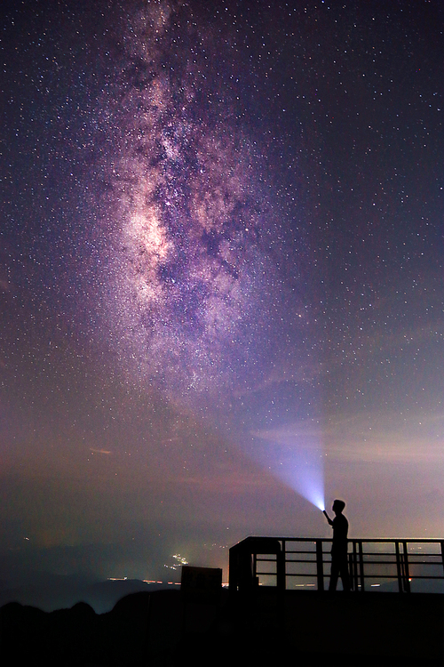 Walk 1000 kilometers high, meet the most beautiful night sky, lie down to watch the meteor shower.