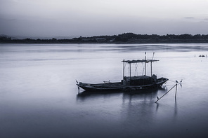 I am like this Ye Guozhou boat stall. Taken at Shantou West Bank Park.