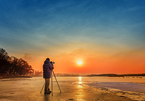 scenery,nikon,Jinzhou, Liaoning Province,The sun.,waters,At night.,The beach.,backlight,The sky.,silhouette,landscape,The sea.,No one.,The ocean.,Comfortable weather.,lake,outdoors,Travel.,pastime