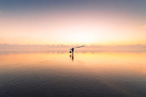 documentary,scenery,wide angle,Photography,color,Emotion.,sea island,jiangsu,Fisherman.,The sun.,The sky.,lake,twilight,silhouette,backlight,shoreline,Nature.,seascape,reflex