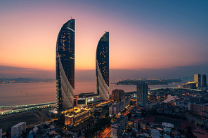 xiamen,Sunset.,sunset clouds,construction,In the evening,The city.,Long exposure.,pyroclastic cloud,stacks,Climb the stairs.,twilight,The bridge.,high building,waters,No one.,The river.,Business.,The office.,At night.