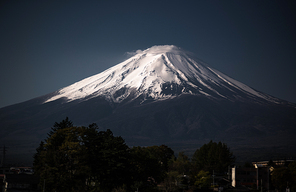 humanities,Japan,scenery,Travel.,Mount Fuji.,landscape,Magnificent.,Winter.,fog,outdoors,Sunset.,The sky.,Daylight.,dawn,At night.,peak,fall,ice,beautiful sceneries