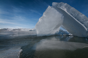 scenery,Travel.,color,No one.,waters,It's frosted.,Cold.,Frozen.,iceberg,landscape,The sea.,glacier,frost,Nature.,The ocean.,outdoors,melt,The sky.,shan