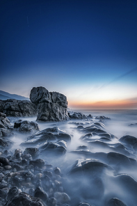 scenery,Morning break.,The beach.,Stones.,landscape,waters,Winter.,Travel.,dawn,Nature.,The sea.,At night.,The ocean.,ice,rock,outdoors,shan,The sun.,Cold.,twilight