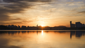 scenery,The city.,nikon,color,The old camera.,jinzhou,Fun Topic: Morning,The sun.,lake,Travel.,The river.,The sky.,outdoors,construction,The beach.,marina,The sea.,landscape,summertime