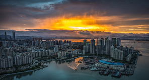 The city.,shenzhen,construction,skyline,Travel.,waters,building,Downtown.,skyscraper,Sunset.,reflex,The sky.,No one.,The office.,twilight,The river.,Hyundai.,The bridge.,hotel