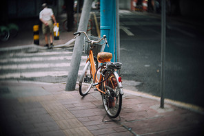 Life.,documentary,The city.,color,road surface,means of transportation,People.,Transportation Systems,Bikers.,Let's move.,traffic,contest,rivalry,commute,Take your seat.,Come on. Come on.,motoshi