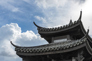 The Guangji Bridge is not only a simple waterway, but also the construction of various kinds of pavilion pavilions and pavilions, forming an ingenious idea, reattaching the pavilion, Yulong Mei, magnificent and magnificent ancient buildings.